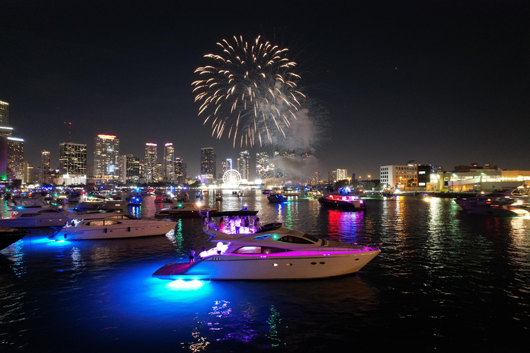 Wynajem jachtu w Miami z skuterami wodnymi, paddleboardami i pontonami