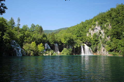 سبليت: جولة ليوم واحد مع مرشد في الصباح الباكر إلى بحيرات بلاتفيتشSplit: Plitvice Lakes Day Tour - Entry Tickets Not Included