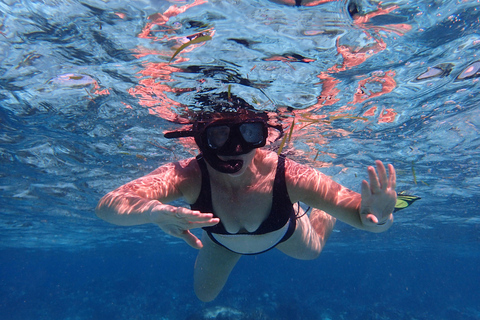 Grand Cayman: Catamaran Cruise with Stingray City & Snorkel
