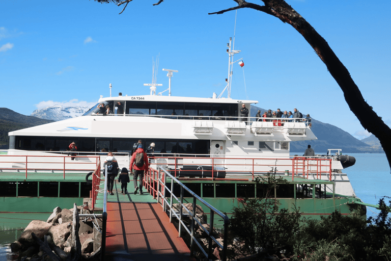 Puerto Natales : navigation vers les glaciers Balmaceda et SerranoPuerto Natales : Navigation vers les glaciers Balmaceda et Serrano