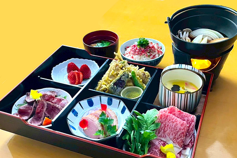 سابورو: تجربة عرض السومو مع الطعام الياباني والصور الفوتوغرافيةمقاعد كبار الشخصيات في الصف الأمام