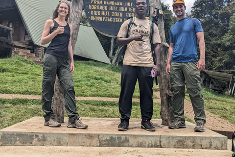 1-tägige Kilimanjaro-Wanderung über die Machame Route AbenteuerPerfekte 1-Tages-Kilimanjaro-Wanderung über die Machame-Route