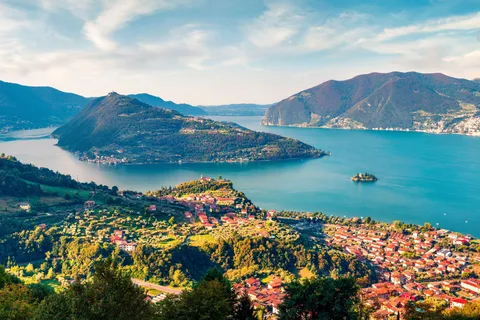 From Milan: Lake Iseo, Bergamo & Franciacorta Wine Tour
