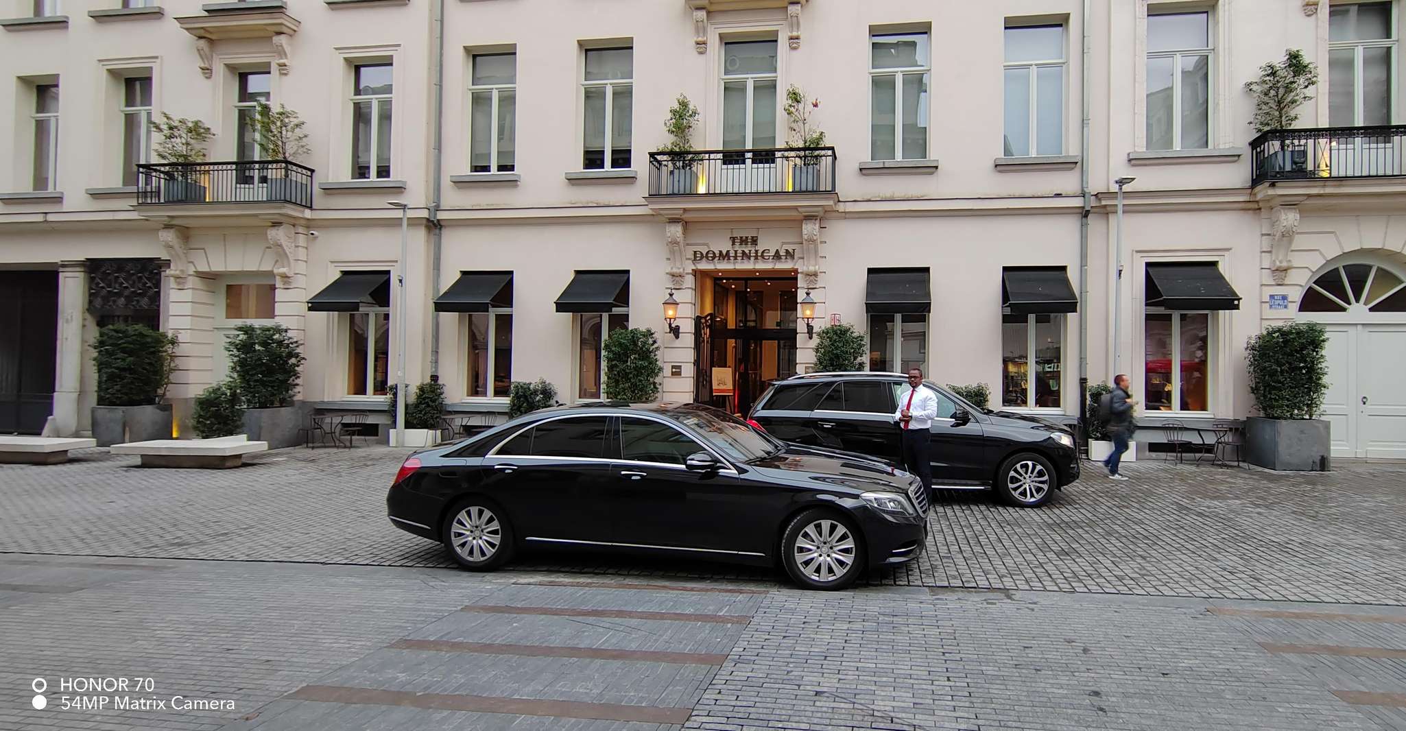 Brussels, Executive round trip transfer Airport - city - Hizvo