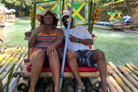 نهر ليثي: جولة خاصة بالتجديف مع تدليك القدمين والغداءجولة تجديف على قوارب الخيزران مع تدليك القدمي