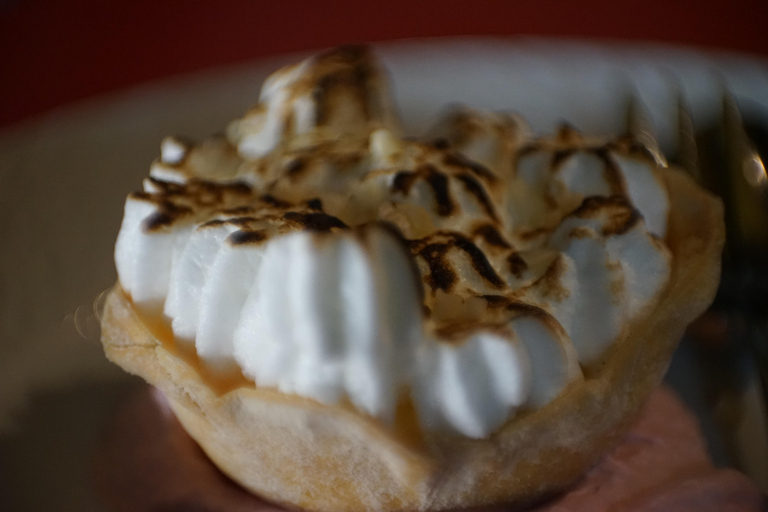 عشاء رومانسي على ضوء الشموع مع كريمون، 5 أطباق مع النبيذتناول الطعام