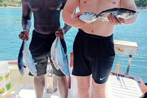 Rhodes : Excursion de pêche avec barbecue et baignade