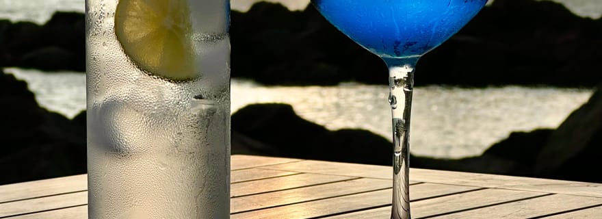 Apéritif italien au coucher du soleil en bord de mer