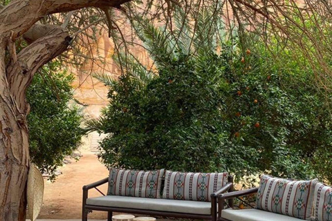 AlUla: Oasis Farm Tour and Traditional Feast with Locals