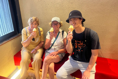 Kanazawa: Walking & Calligraphy Tour with an ex-Pro Athlete