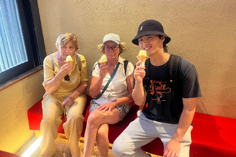 Kanazawa: Walking & Calligraphy Tour with an ex-Pro Athlete