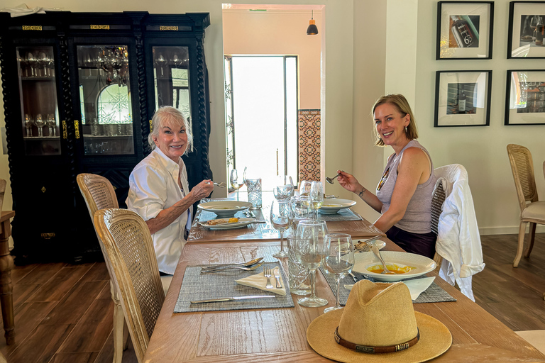From Porto: Douro Valley Private Tour w/ 3 Wineries & Lunch Douro Valley Authentic Tour w/ 3 wineries & lunch in French
