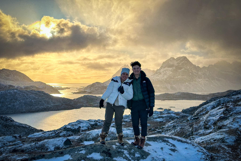 Reine: Winter Snowshoe Hike to Ryten – With Local Guide