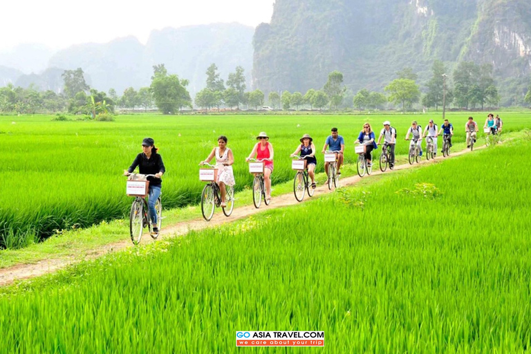 Z Hanoi: całodniowa wycieczka do Hoa Lu, Trang An i jaskini MuaCałodniowa wycieczka z odbiorem ze Starej Dzielnicy Hanoi