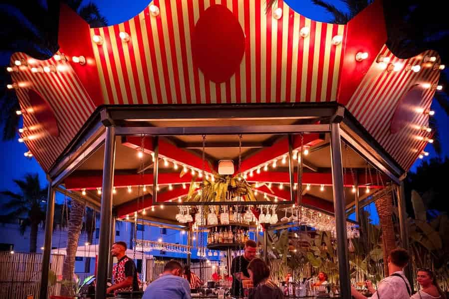Ibiza: Dinner-Show „Circus Carousel“. Foto: GetYourGuide Ibiza: Dinner-Show „Circus Carousel“. Foto: GetYourGuide