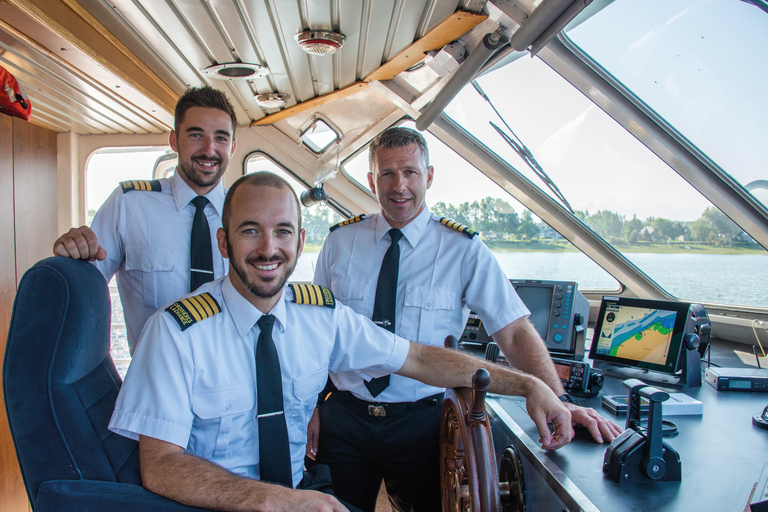 Montreal: Guided Sightseeing Lunch Cruise