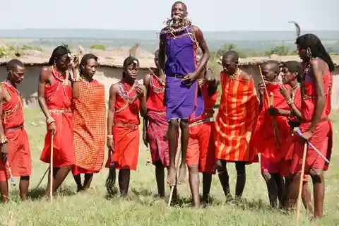 Zanzibar: tour del villaggio Maasai con crociera in Dhow al tramonto