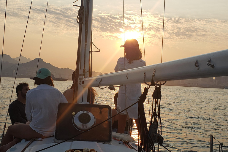 Rio de Janeiro: Sailing Sunset Tour with Snacks and Drinks