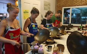 Chiang Mai: Evening Cooking Class and Local Market Visit