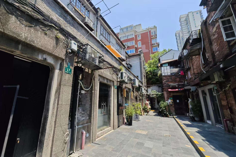 Shanghai: tour privato personalizzabile di 4 ore dei luoghi più importantiShanghai: tour di 4 ore con guida privata e macchina privata