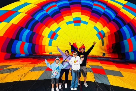 from MexicoCity:Balloon flight Over thepyramidsofTeotihuacanVuelo en globo aerostatico con traslado desde CDMX