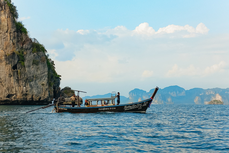 Krabi: Passeio ao pôr do sol nas 7 ilhas com jantar com churrasco e mergulho com snorkelPonto de encontro na praia de Railay