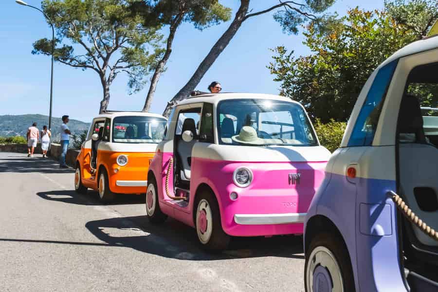 Von Nizza: Folge einem Guide in einem elektrischen Mini-Fiat an der Côte d'Azur!. Foto: GetYourGuide
