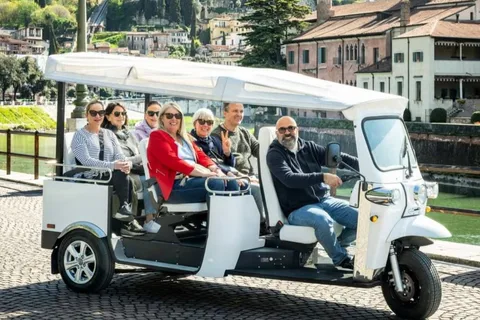 Verona: Tuk Tuk Tour of the Historic Center
