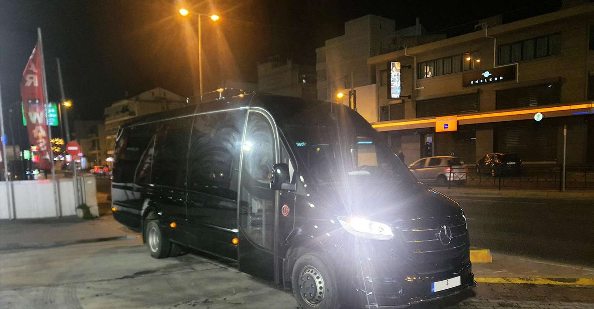 Volos a Aeroporto di Atene VIP Mercedes Minibus Privato - Hizvo
