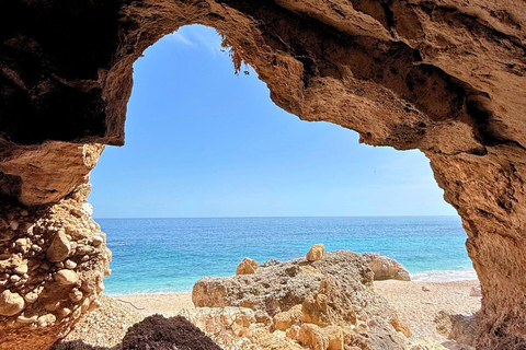Au départ de Cala Gonone : excursion en dinghy dans le golfe d&#039;OroseiAu départ de Cala Gonone : excursion en canot pneumatique dans le golfe d&#039;Orosei