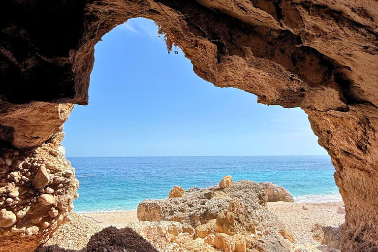 Au départ de Cala Gonone : excursion en dinghy dans le golfe d&#039;OroseiAu départ de Cala Gonone : excursion en canot pneumatique dans le golfe d&#039;Orosei