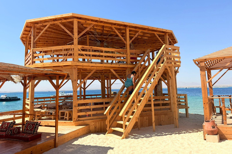 Hurghada: Private Speedboat to Magawish Island 8-hour Private Speedboat With Lunch