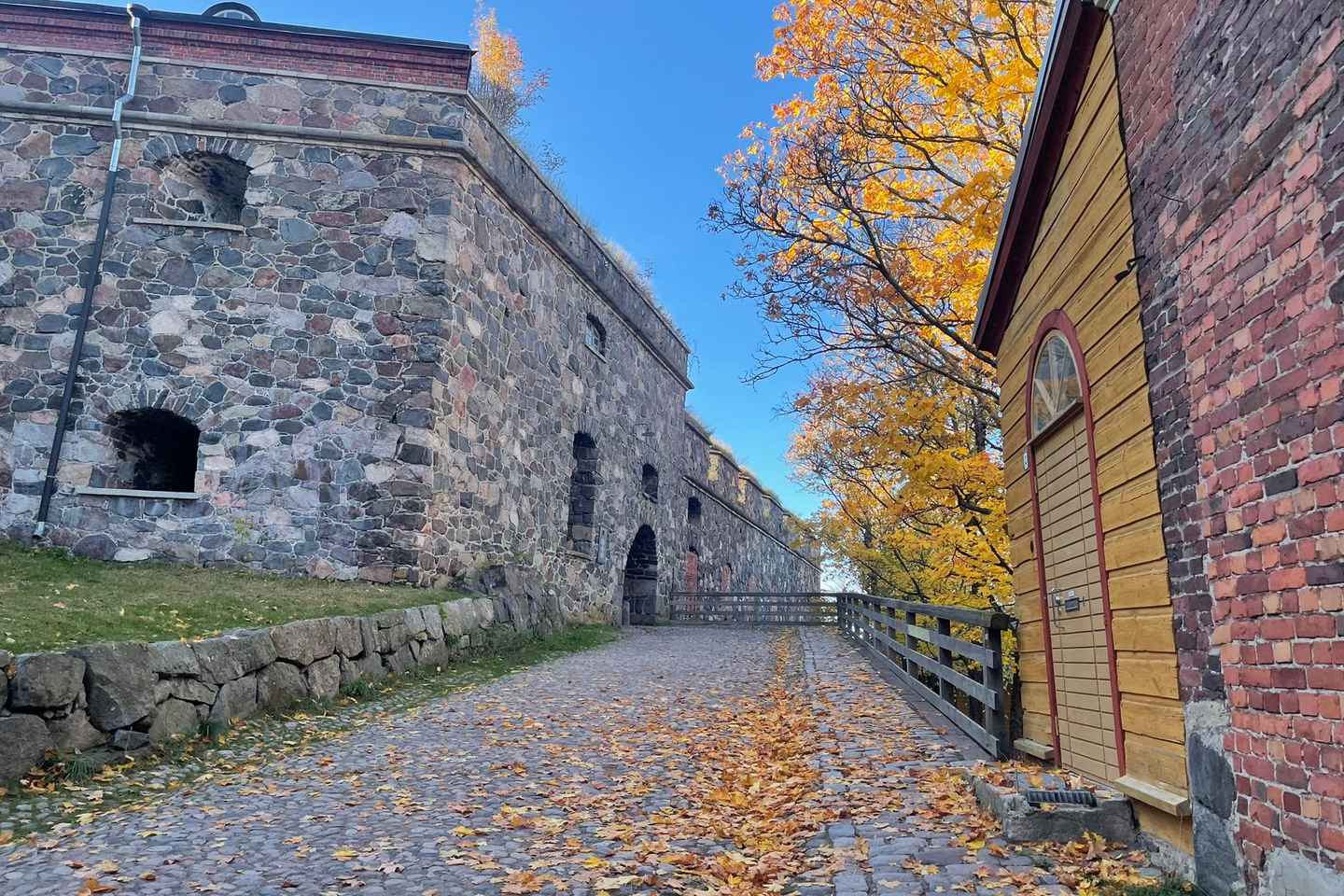 Private UNESCO Suomenlinna Tour: Fortress & Sea landscapes