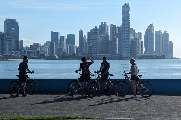 "Fietstour Casco Viejo en Panama Stad Ontdek de essentieFietstour in Panama Stad en de Oude Stad met lokale gids