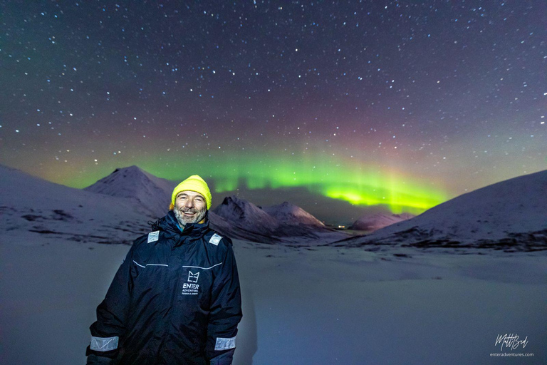 Desde Tromsø: Persecución de auroras boreales con fotos y cena