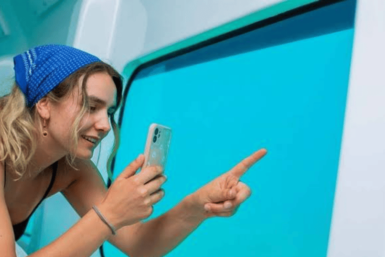 Zanzibar: tour in semisommergibile con vista subacqueaZanzibar: tour in semi-sottomarino con vista subacquea