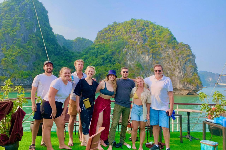 Desde Ninh Binh : 2 Días Bahía de Lan Ha, Noche en la Isla de Cat Ba