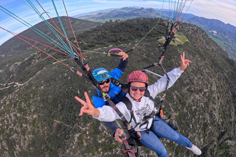 Gleitschirmfliegen: in der Nähe von Ronda (Málaga)