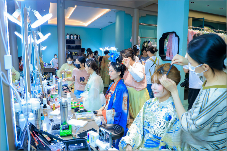 Guangzhou: Royal Cultural Dinner Show – HaiSiFu Standard Seating - Lunch