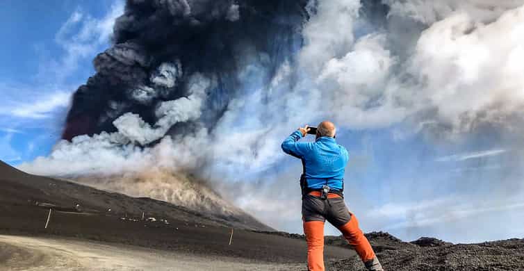 Mount Etna: Trek to 3000m with cable car and jeep
