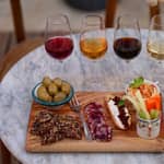 Degustazione guidata di vini con spuntini tradizionali a Favignana