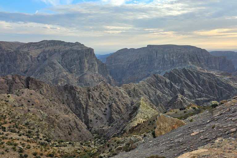 Muscat: Nizwa and Al Jabal Al Akhdar Private Tour with Lunch