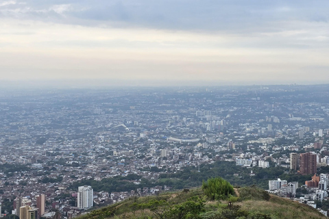 Cali : Ascension guidée de la colline des 3 croixAscension guidée de la colline des 3 croix