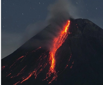 Vulcão de Yogyakarta: Vulcão Merapi no topo de uma colina (ver lava)
