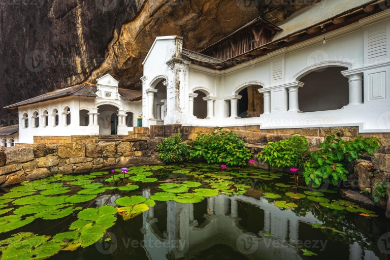 Kandy: Twierdza Sigiriya i świątynia jaskiniowa All-Inclusive Tuk Tour