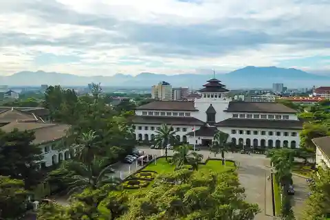 Bandung Cultural Walk: Riverfront to Market Streets