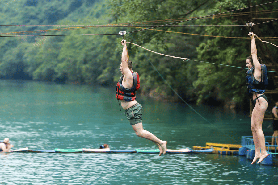 Phong Nha: Paradies-Höhle & Dunkle Höhle mit Zipline & Schlammbad. Foto: GetYourGuide Phong Nha: Paradies-Höhle & Dunkle Höhle mit Zipline & Schlammbad. Foto: GetYourGuide
