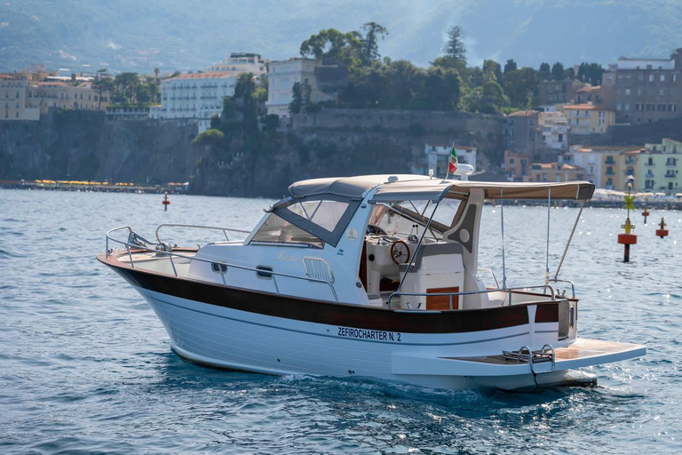 Positano: passeio de barco partilhado ao pôr do sol ao longo da Costa AmalfitanaPositano: passeio de barco partilhado ao pôr do sol pela Costa Amalfitana