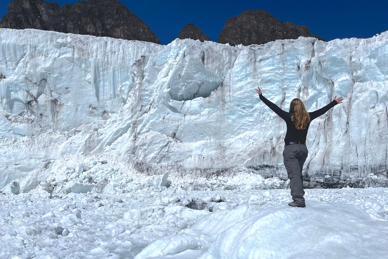 La Paz: Hike with a tour guide to the Ventanani Glacier Lagoon La Paz: Hike with a tour guide to Ventanani Glacier Lagoon