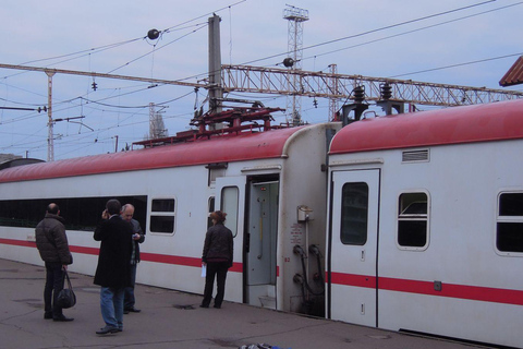 Train de Tbilissi à l&#039;aéroport de Kutaisi